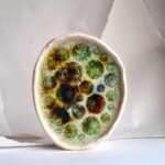 plato decorativo con cristales fundidos